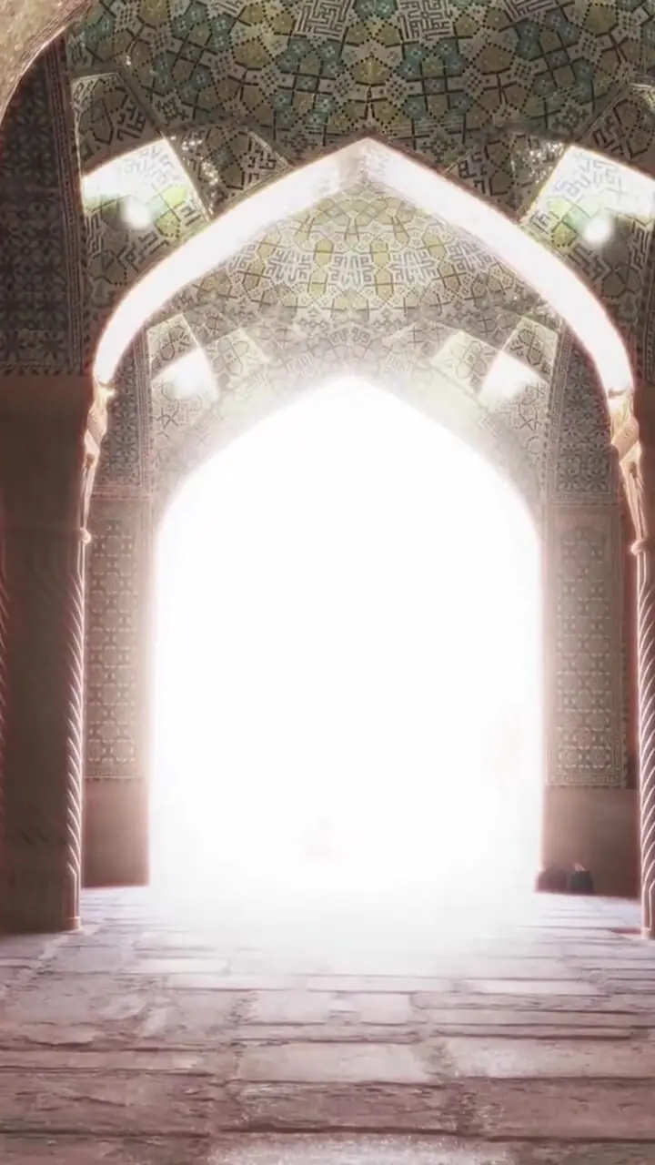 مسجد نصیرالملک ملقب به مسجد صورتی شیراز+ فیلم