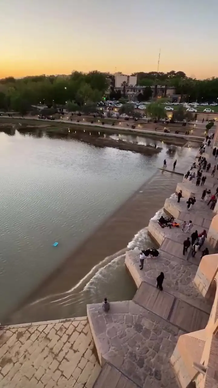 بر فراز ضلغ غربی شاه نشین پل‌ خواجو+ فیلم