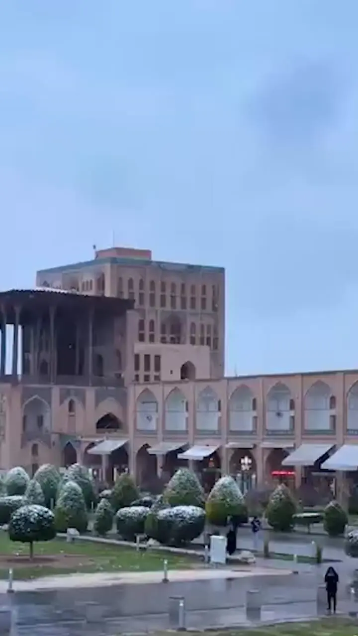 بارش برف در نقش جهان+ فیلم