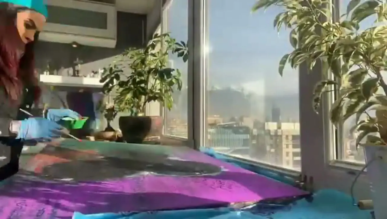 دکوراسیون ایرانی پسند و شیک سارا خوئینی ها برادر زن سابق بهروز وثوقی / از شومینه  دیواری تا ویوی ابدی آشپرخانه خانم بازیگر! +فیلم