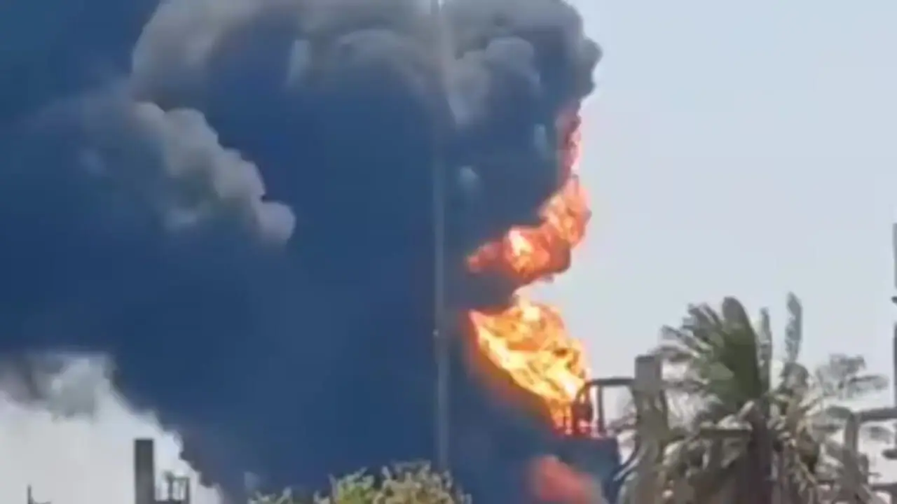 حریق مهیب در واحد 70 پالایشگاه آبادان کنترل شد