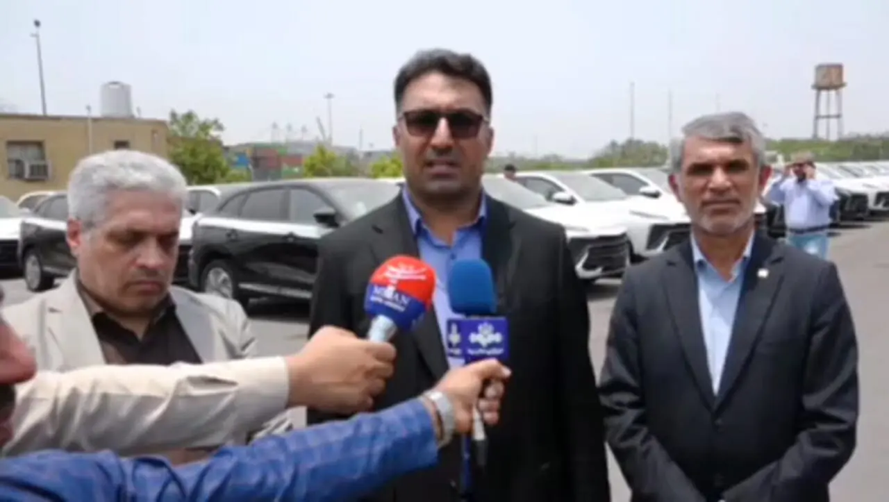 تشکیل کارگروه ویژه جهت ترخیص فوری 14 هزار خودروی خارجی معطل مانده در بنادر و گمرکات استان هرمزگان