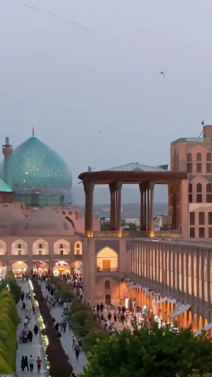 غروب پر هیاهو و پر سر و صدا در میدان نقش جهان اصفهان+ فیلم