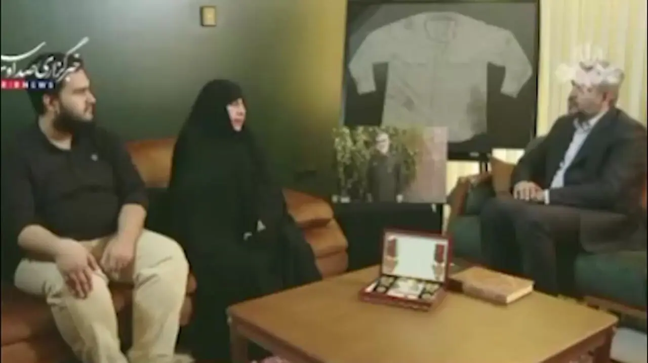 فیلم / دقیق ترین نحوه شهادت سردار حاجی زاده از زبان همسرش / شنیده بود  خانه مان را زدند آمده بود زنگ بزند شهیدش کردند