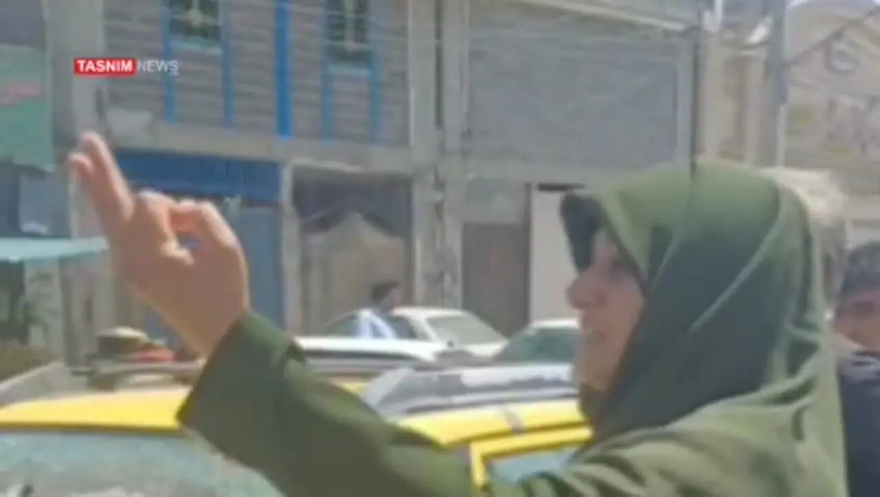 فیلم زن گریان در صحنه حمله تروریستی به دادگستری زاهدان 