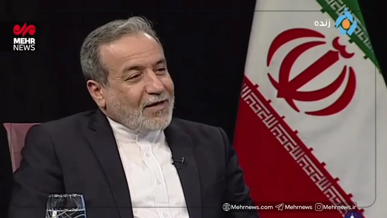 رهبری با عصای موسی‌گونه خود کشور را اداره کردند و راه را باز کردند