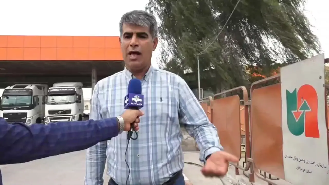 رانندگان کامیون در هرمزگان نفس راحت کشیدند / ۵ هزار راننده برون شهری سوخت ترمیمی دریافت کردند