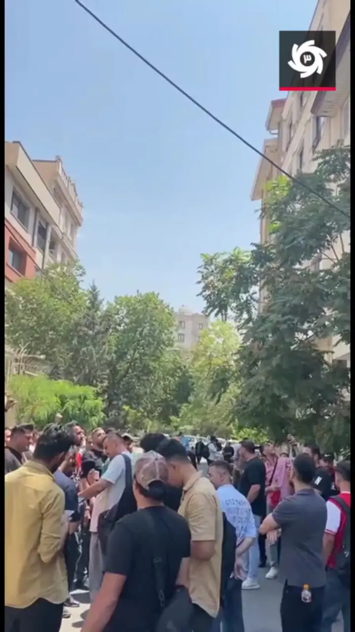 تجمع هواداران پرسپولیس و شعار علیه رضا درویش!