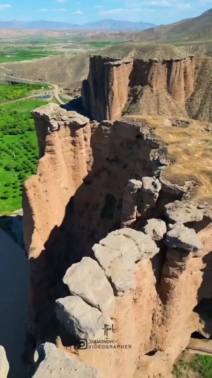 فیلم نمای دیدنی قلعه بهستان در دل صخره‌ها