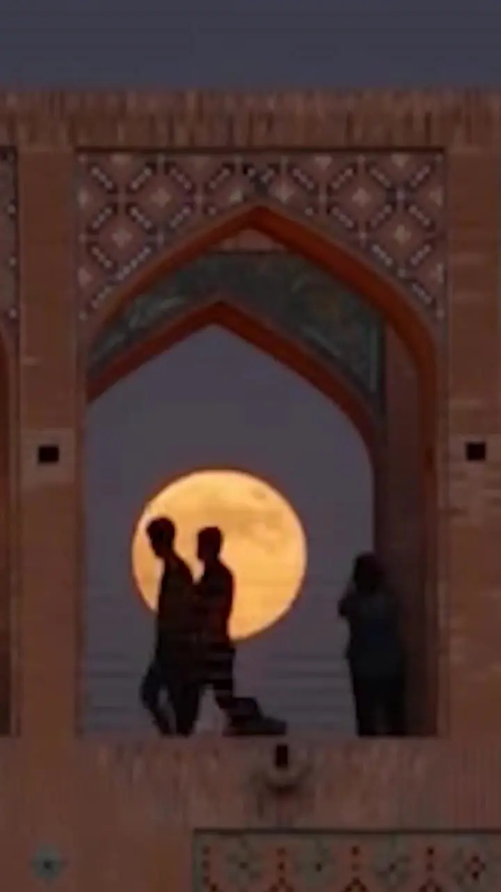 شب‌های اصفهان، قصه‌ای‌ست با طاق و ماه و مردم