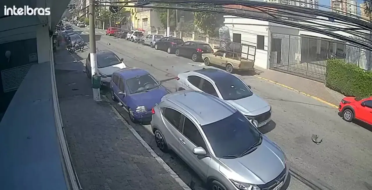 فیلم حادثه دلخراش واژگونی خودرو به دلیل سرعت زیاد