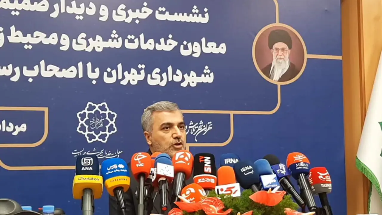 فرایند نظافت شهر، از سالها قبل توسط پیمانکاران بخش خصوصی انجام می‌شود / ۵۴ هزار مخزن زباله در شهر تهران قرار داده شده است