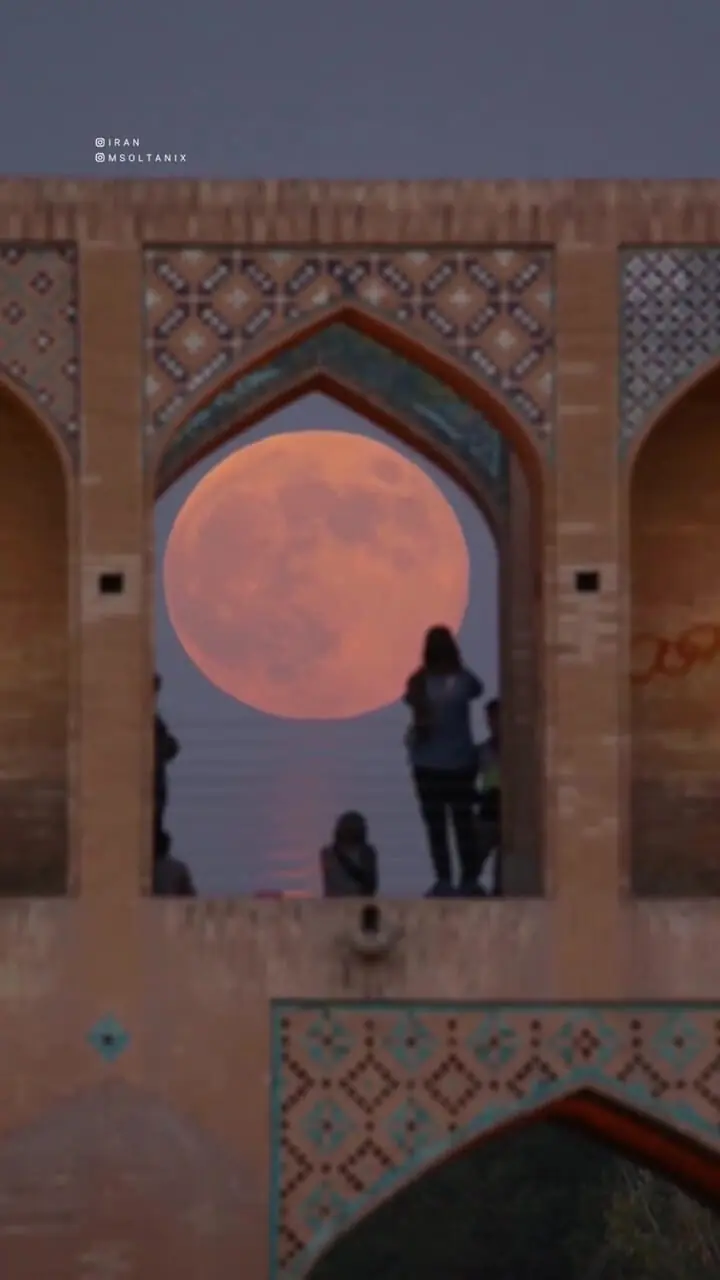 فیلم نمای خیره‌کننده ماه در اصفهان