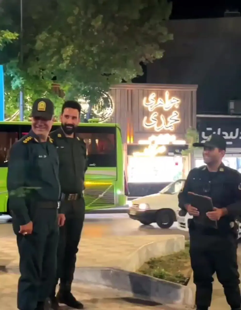 فیلم/ جشن تولد فرمانده پلیس بجنورد برای همکارش