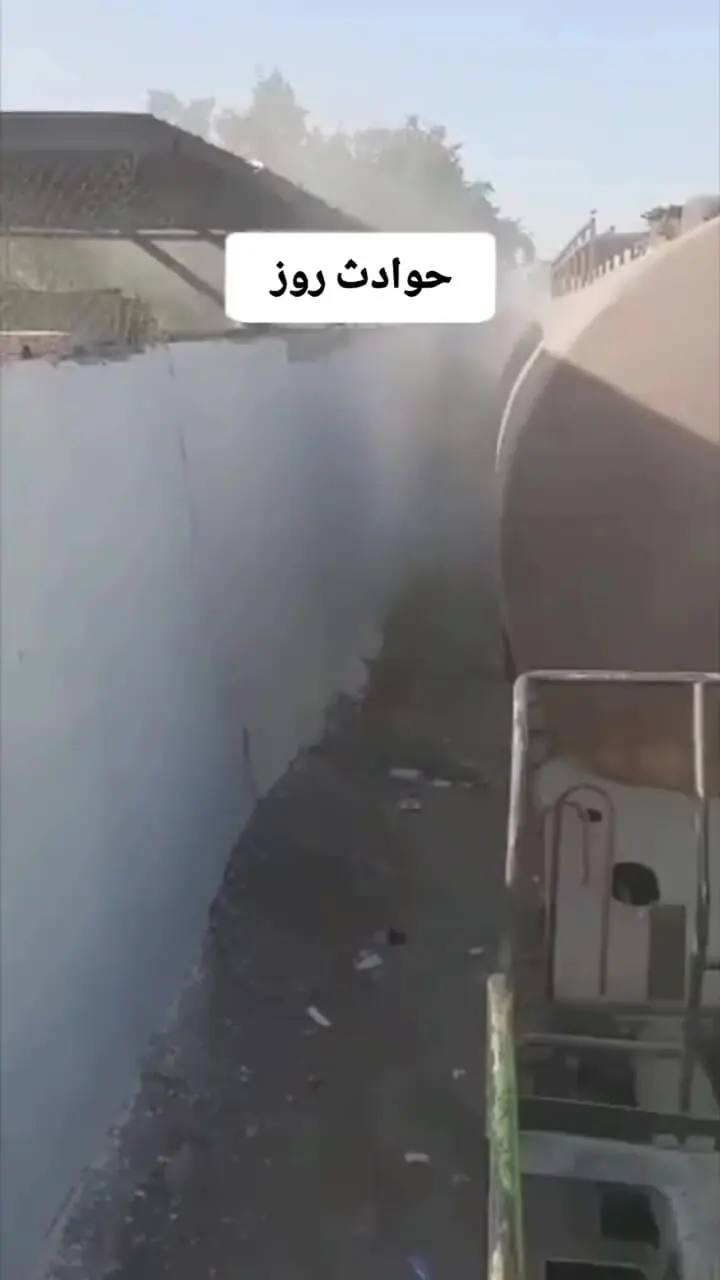 فیلم / عاقبت پارک کردن ماشین در کنار ریل راه آهن / ببینید چه حماقتی بود ...