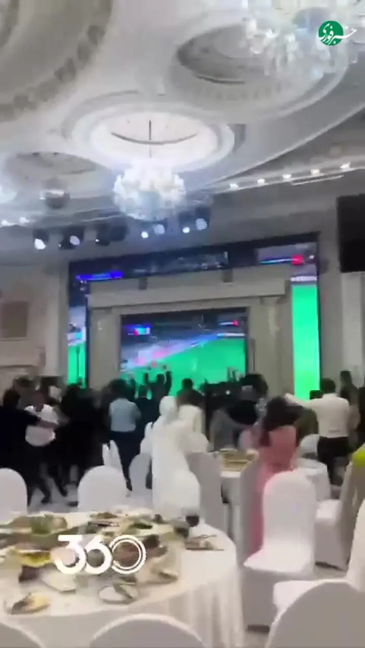 فیلم جالب از شب عروسی یک زوج قزاقستانی / در سالن عروسی فوتبال میدیدند!