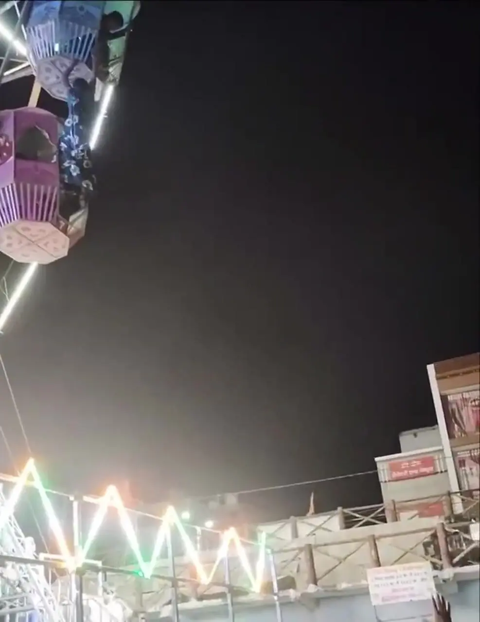 فیلم لحظه دلهره‌آور نجات زن در شهربازی