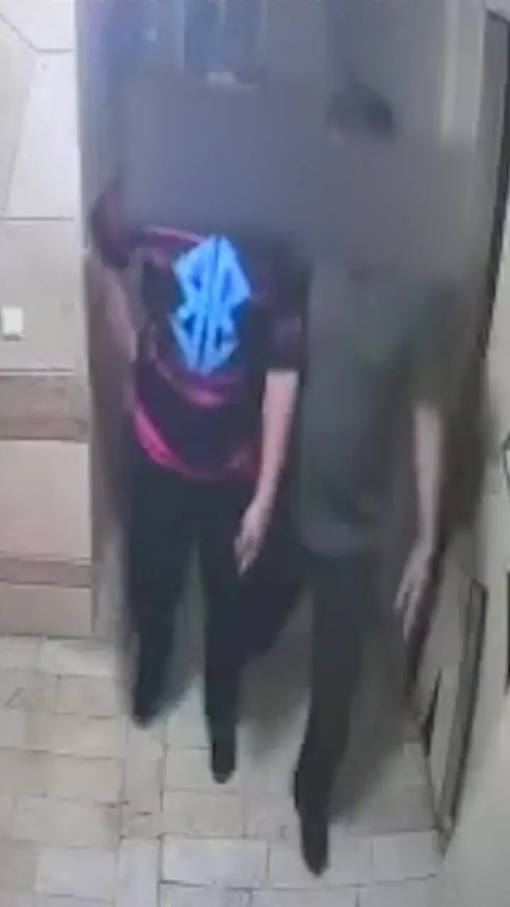 فیلم لحظه سرقت خونسردانه 2 سارق از پارکینگ خانه مسکونی در تهران