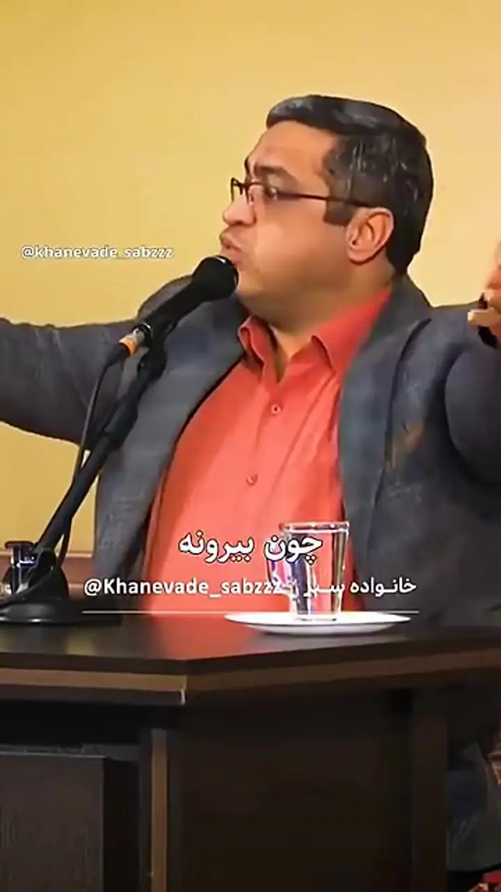 فیلم / سعید عزیزی : خانما بیرون خونه زیبا و شیک .. توی خونه موها  سیم ظرفشویی ../ شوهره میگه این چه شکلیه ...  میگه وای من از اوناش نیستم .. شوهره میگه من 3 تا از اوناش میخوام ...