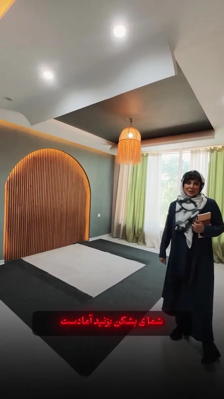 فیلن / رونمایی از دکوراسیون و چیدمان مجلل و شاهانه  خانه دوبلکس آشا محرابی / از در ورودی تا اتاق خوابش همه مدرن و مینیمان با دکوربندی چوبی ...