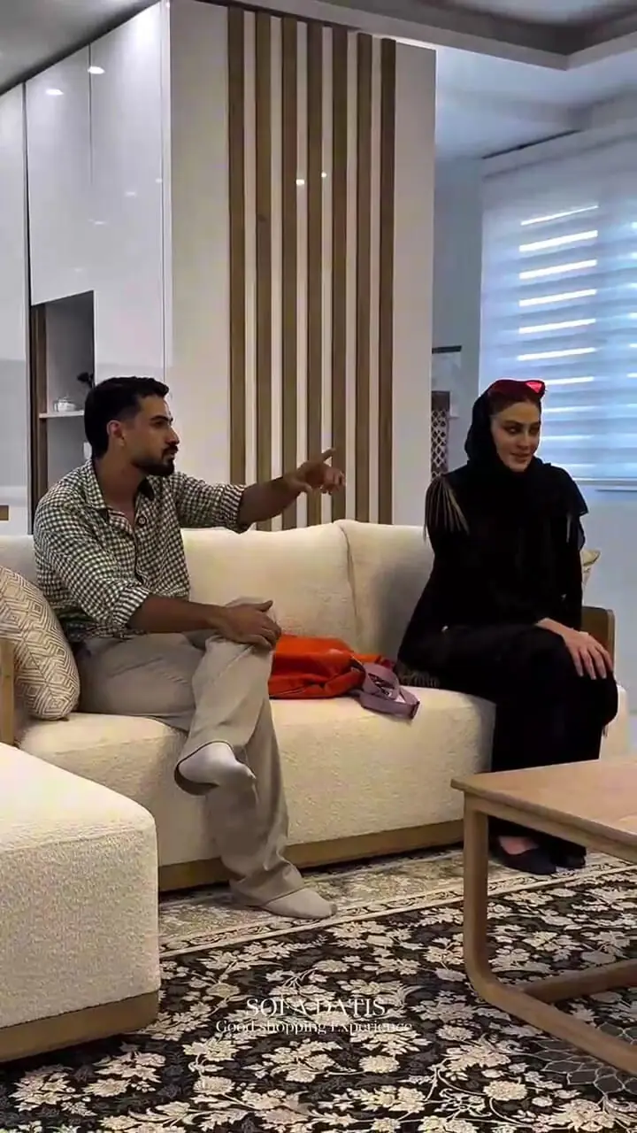 فیلم / اولین رونمایی از چیدمان فوق مدرن و کلاسیک خانه مریم مومن / از در ورودی رمزدار تا مبلمان تذی  و دکوربندی رنگ چوب ....
