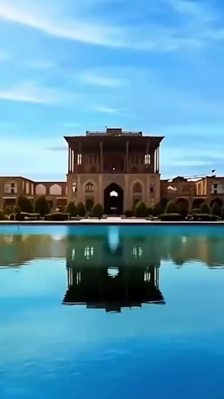 عالی قاپو، کاخی با شکوه حتی در شب ها