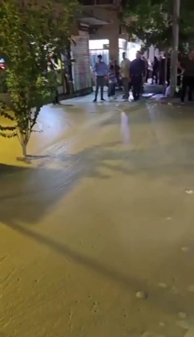 ماجرای خروج ماده عجیب در اصفهان / سازمان زمین شناسی توضیح داد