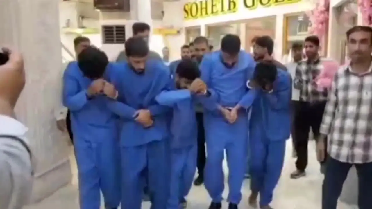آغاز بازسازی صحنه سرقت مسلحانه در پاساژ طلای درگهان قشم + فیلم