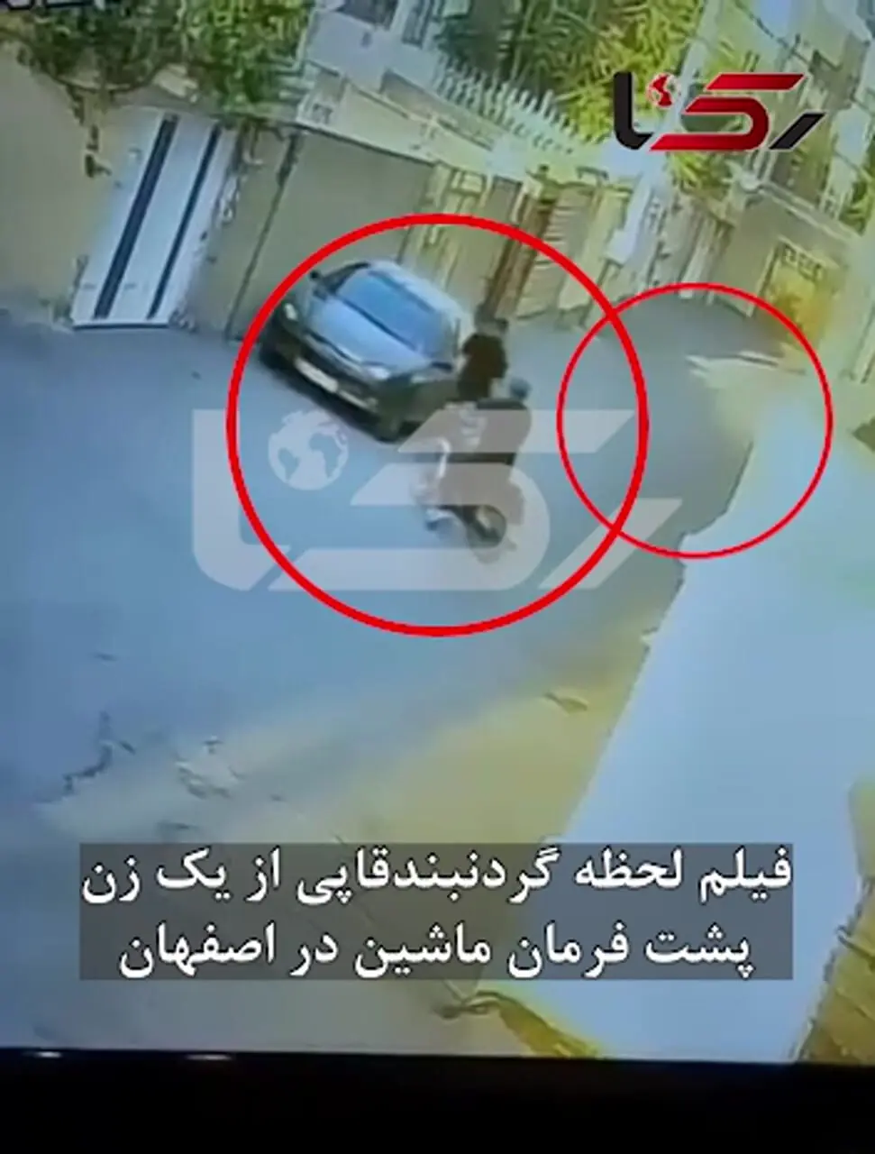 فیلم لحظه گردنبندقاپی از یک زن پشت فرمان ماشین در اصفهان