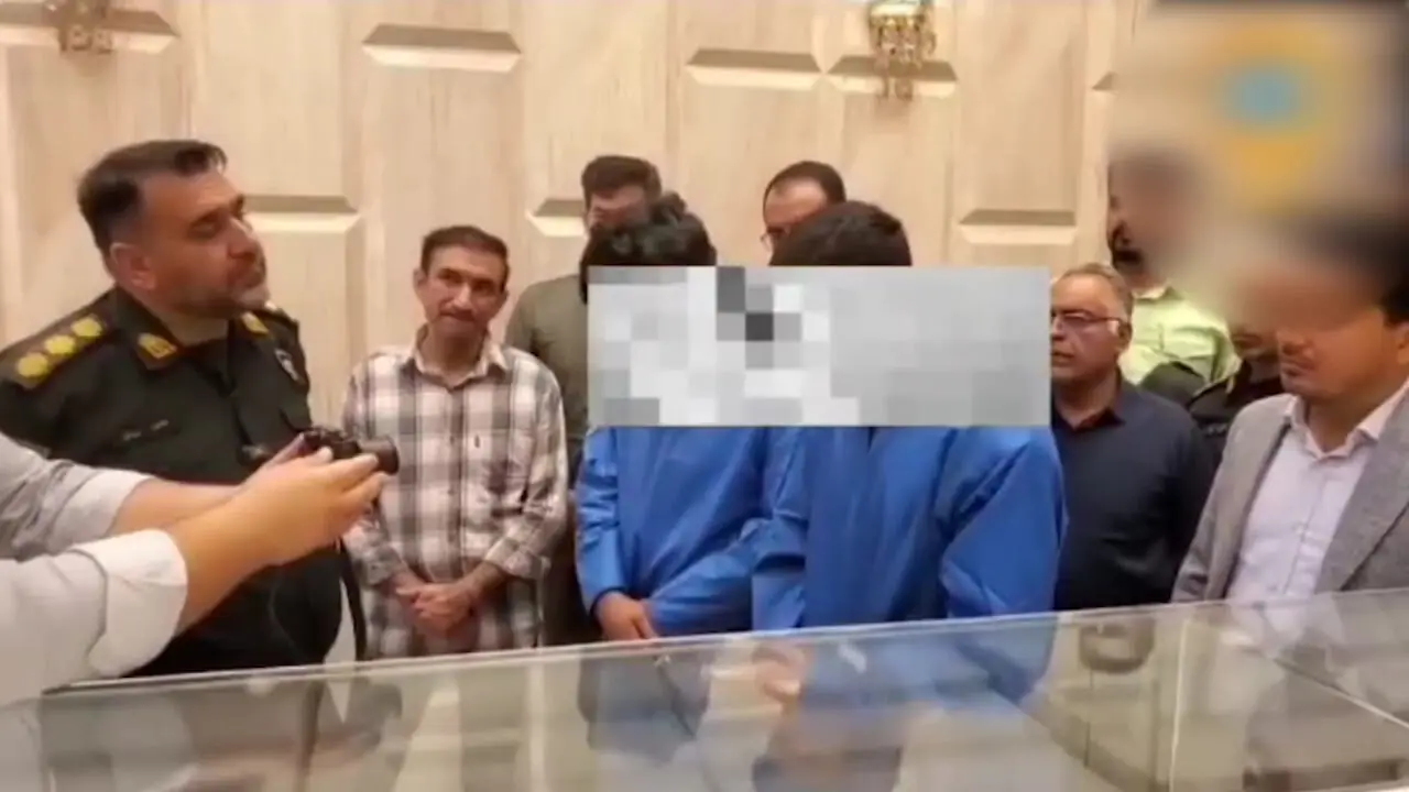 فیلم بازسازی صحنه سرقت مسلحانه طلافروشی درگهان با حضور متهمان