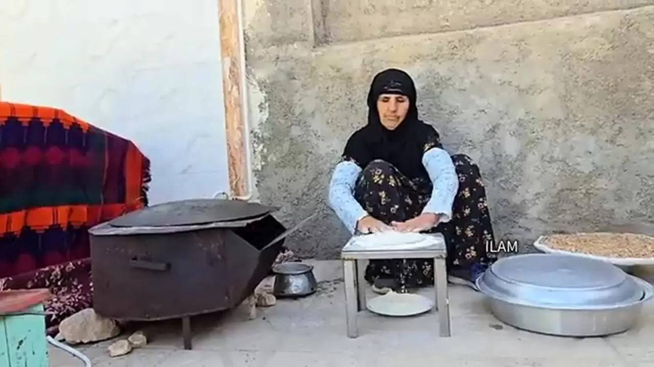 غذای روستایی ایرانی؛ پخت خورشت بوقلمون و نان ساجی