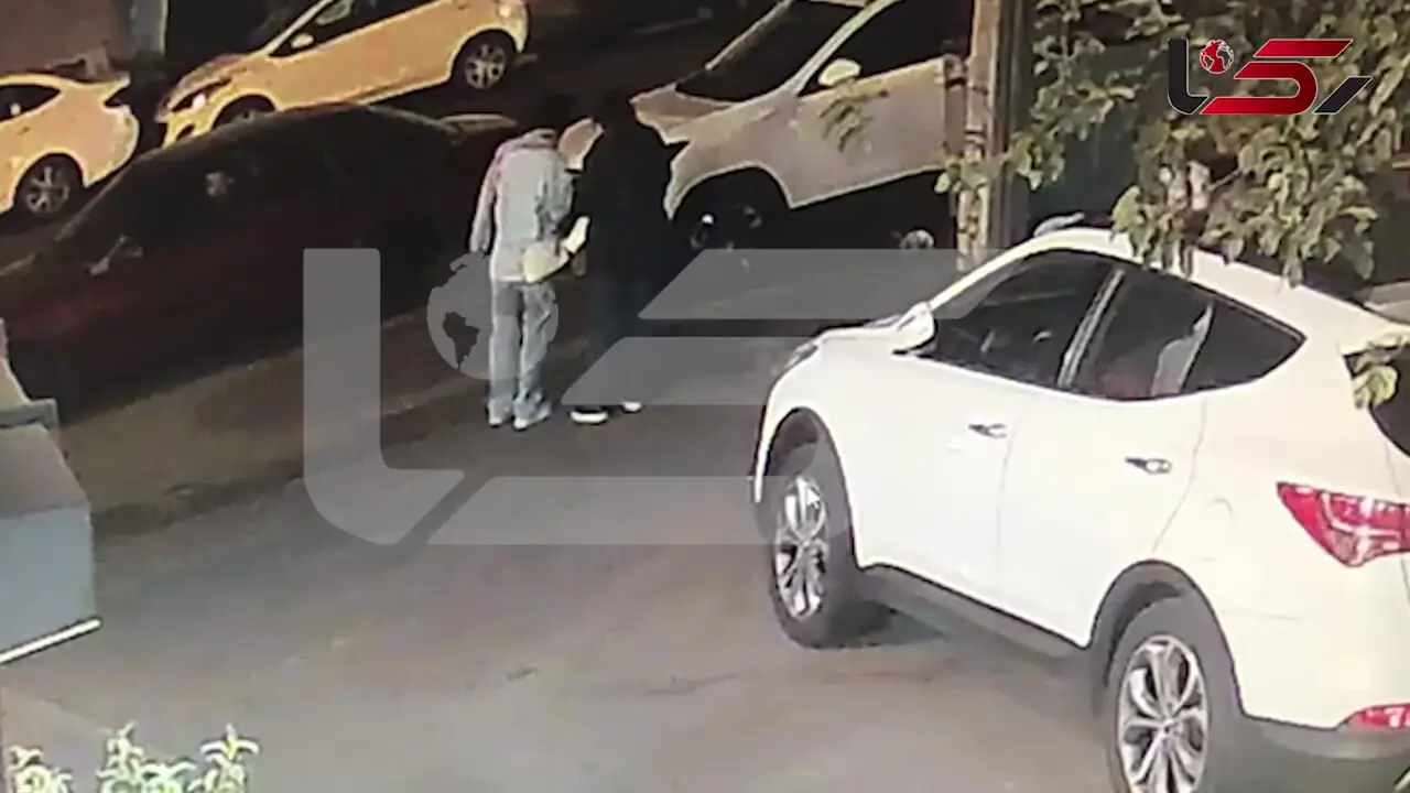 فیلم لحظه قاپیدن موبایل 2 دختر تهرانی توسط دزدان / پلیس موبایل قاپان را بازداشت کرد