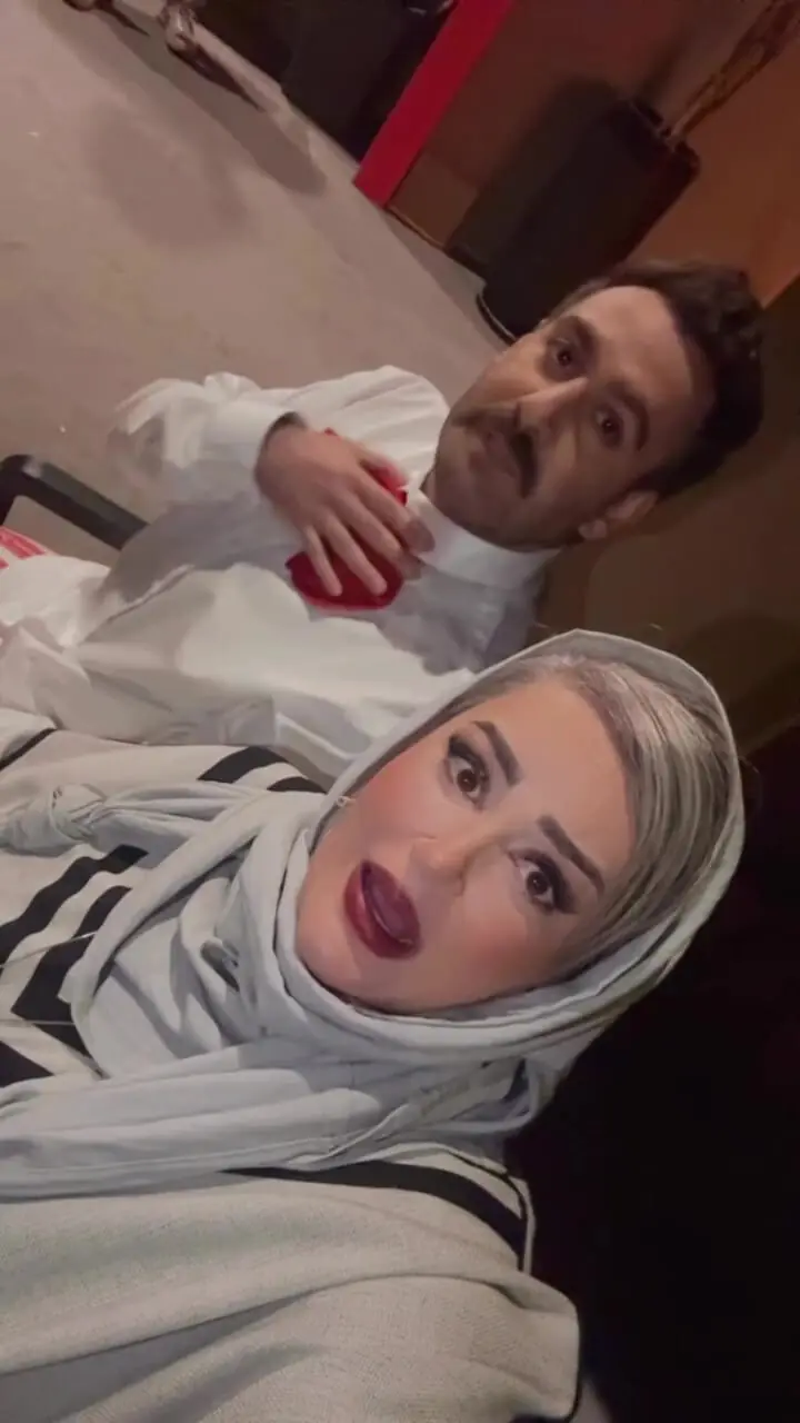 شوخی نعیمه نظام‌دوست با پاپیون قرمز لباس نیما شعبان‌نژاد/ گربه اشرافی کی بودی تو؟؟؟