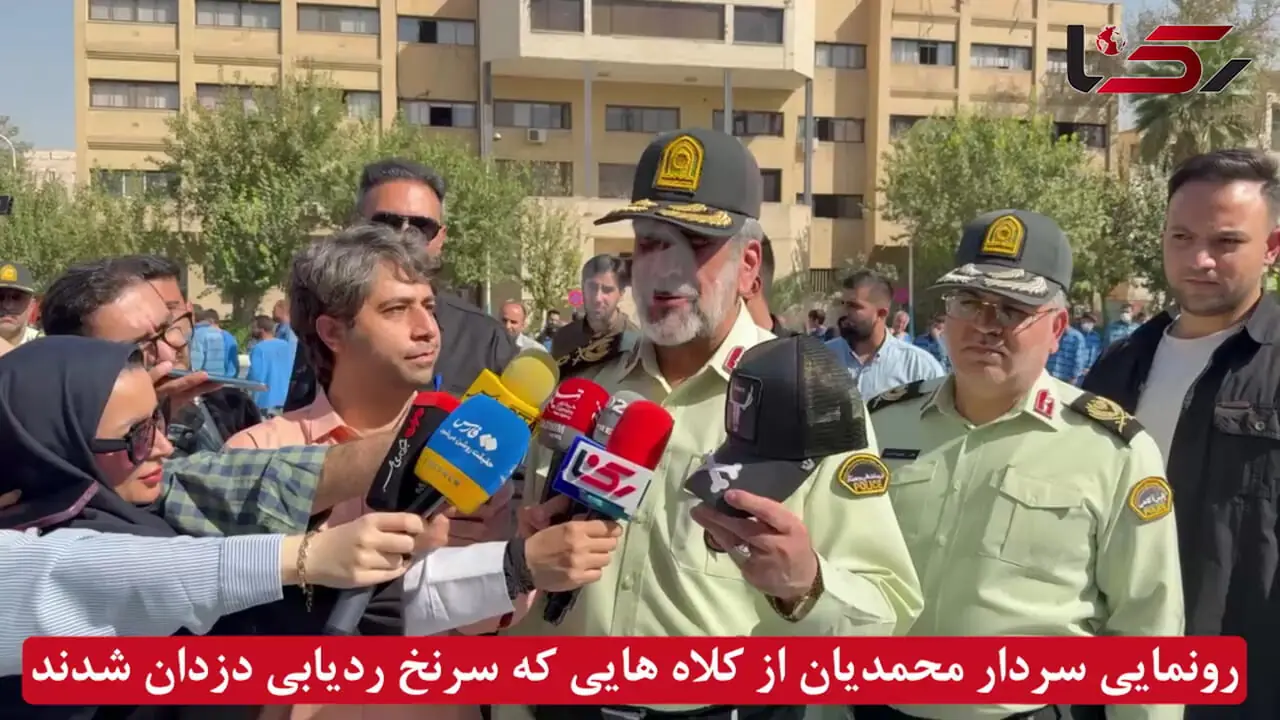 فیلم رونمایی سردار محمدیان از کلاه هایی که سرنخ ردیابی دزدان شدند