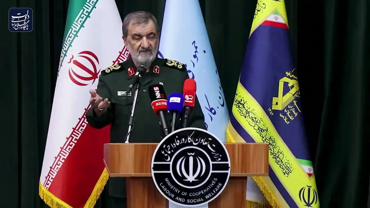 هدف دشمنان مقابله و ایجاد مانع در راه پیشرفت ایران است 