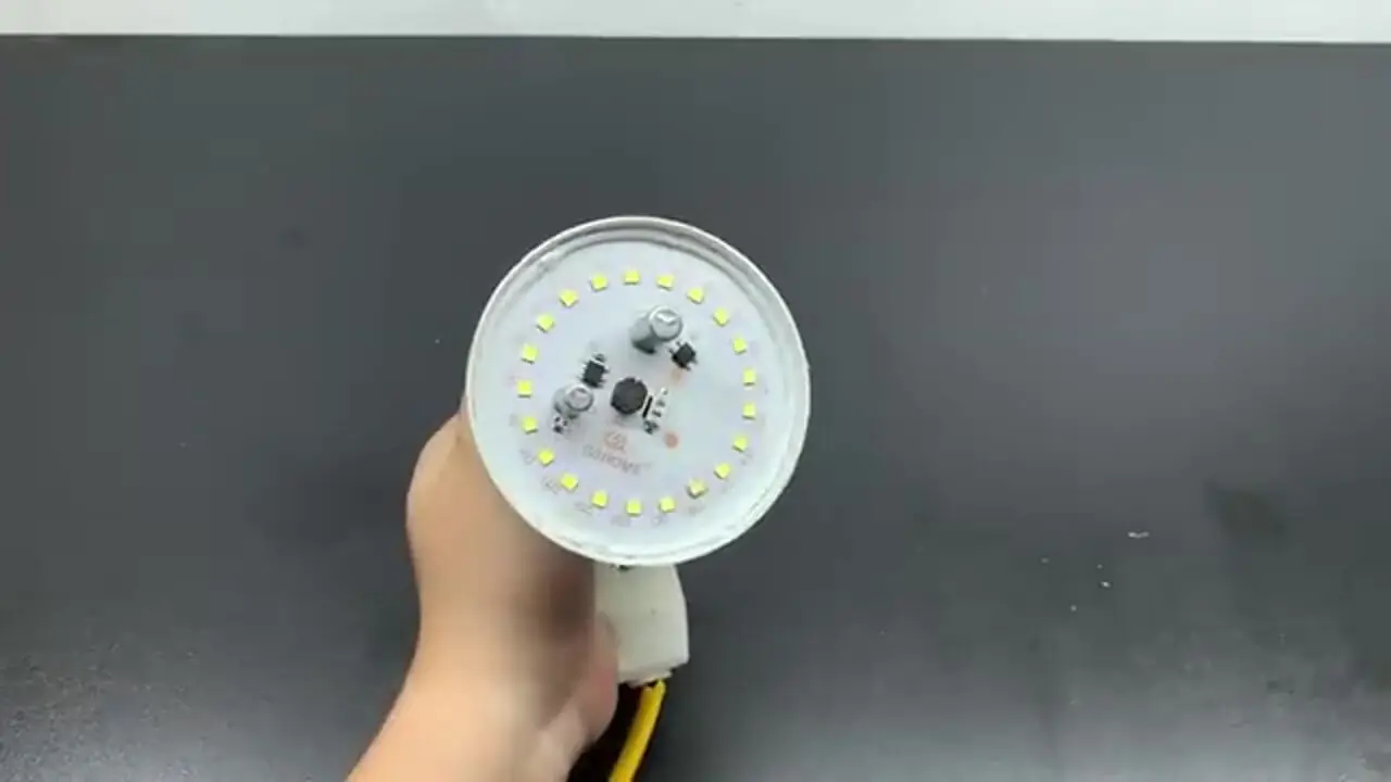 آموزش گام به گام تعمیر لامپ LED سوخته در منزل