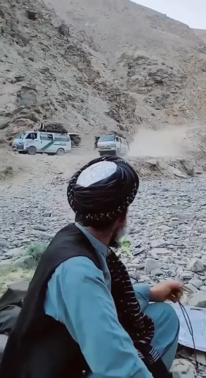 فیلم نقص ترمز خودروی حامل هیزم در افغانستان