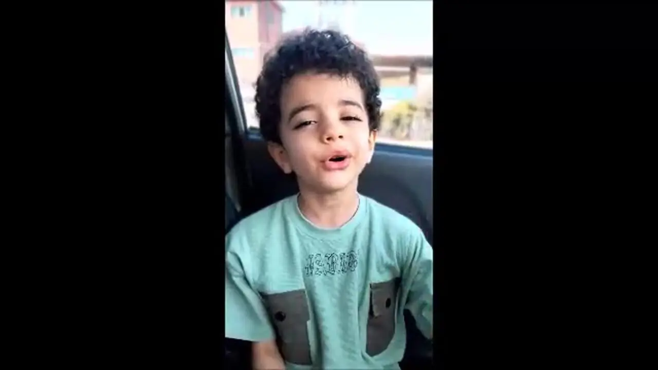 فیلمی از هنرنمایی شگفت‌انگیز مهدیار کلایی بازیگر سالار معمولی سریال پایتخت با گیتار و آواز مازندرانی! ویدیو جدید بازیگر نوجوان «پایتخت» در فضای مجازی وایرال شد: استعداد فراتر از بازیگری