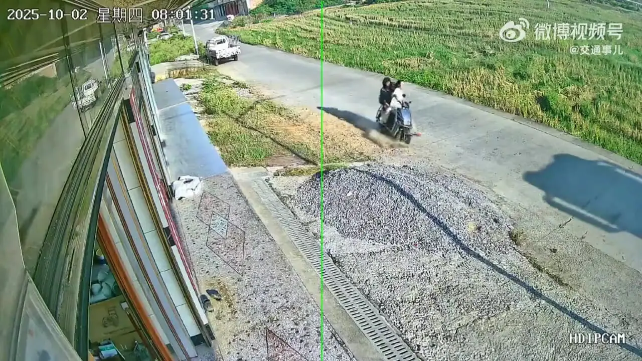 فیلم حادثه خطرناک برای دو زن موتورسوار مقابل کامیون
