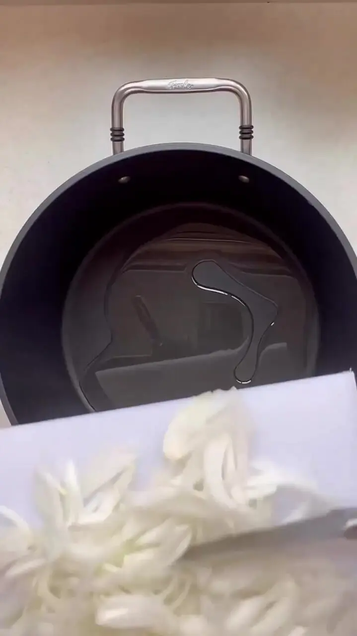 مرغ رستورانی خوش‌عطر، همراه بی‌نظیر زرشک پلو + فیلم