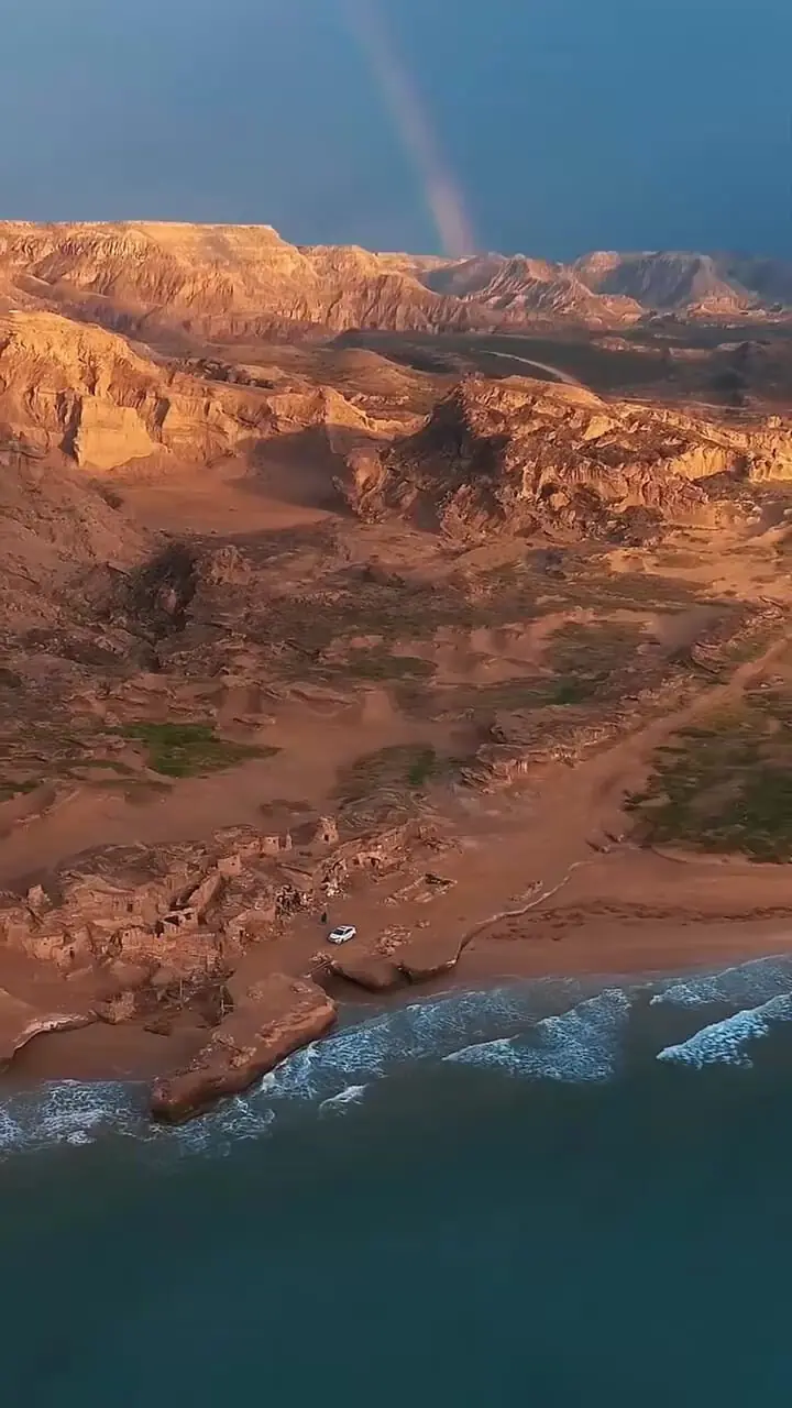 رنگین کمان بر فراز سواحل هرمزگان + فیلم