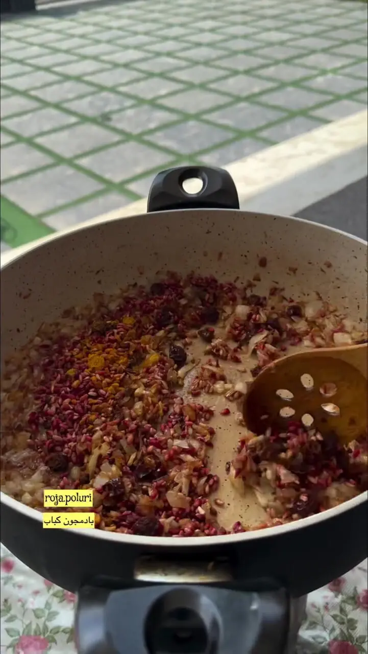 طرز تهیه غذای شمالی به اسم بادمجون کبابی شکم پر
