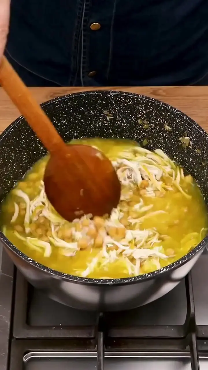 غذای محلی با نخود و برنج و گوشت