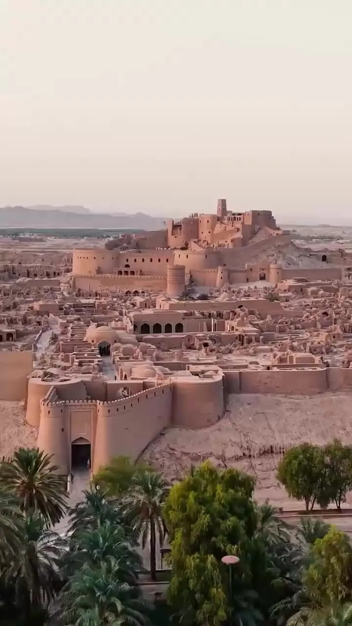 میان گرمای کویر و سکوت باد، ارگ بم همچنان با غرور و آرامش ایستاده + فیلم