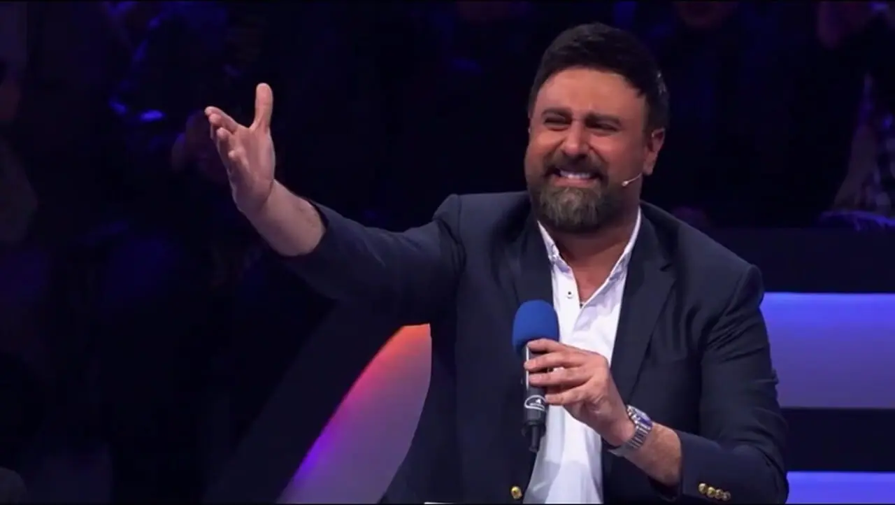 فیلم /  مات و مبهوت شدن داوران صداتو و ذوق الیکا عبدالرزاقی  از اجرای  احساسی محمد علیزاده با  آهنگ خواننده ترکیه‌ای، ابراهیم تاتلیسس/ اللهیم نییدی گناهیم!!