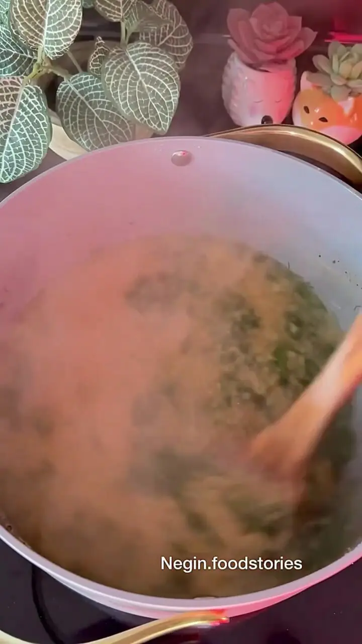 سوپ عدس قرمز از بهترین سوپ ها در فصل های سرد سال