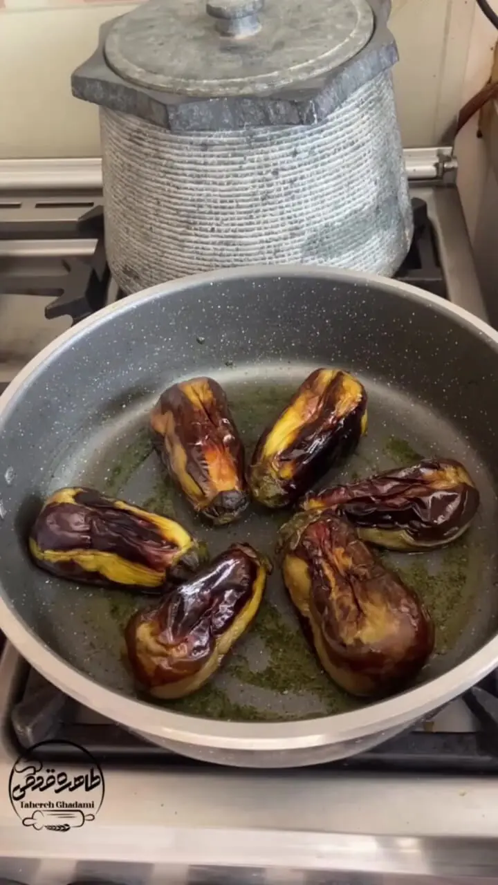 طرز تهیه کشک و بادمجون متفاوت با یک تزئین خاص