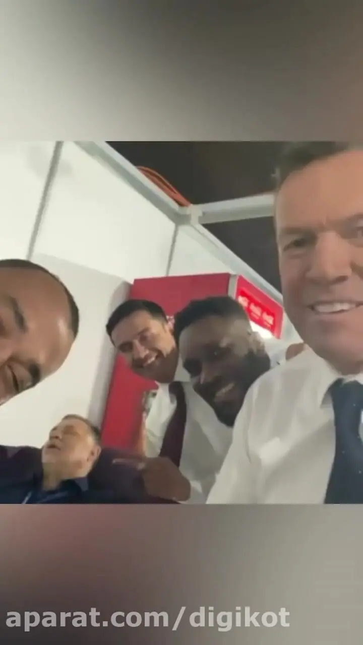 شوخی با خوابیدن علی دایی در مراسم قرعه کشی جام جهانی/ بنده خدا رو دو دقیقه وِل نمیکنن به حال خودش