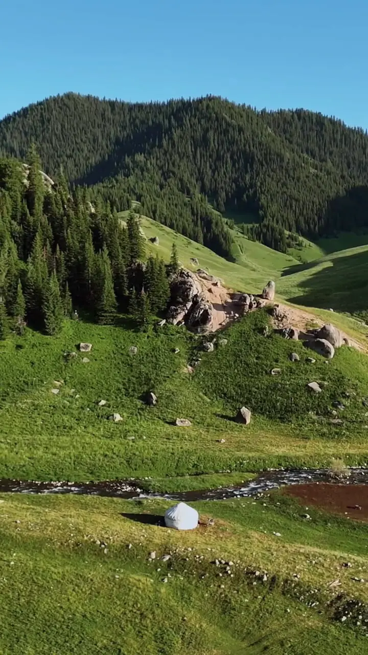 فیلم چراگاه‌های سرسبز ژتیسو در قزاقستان