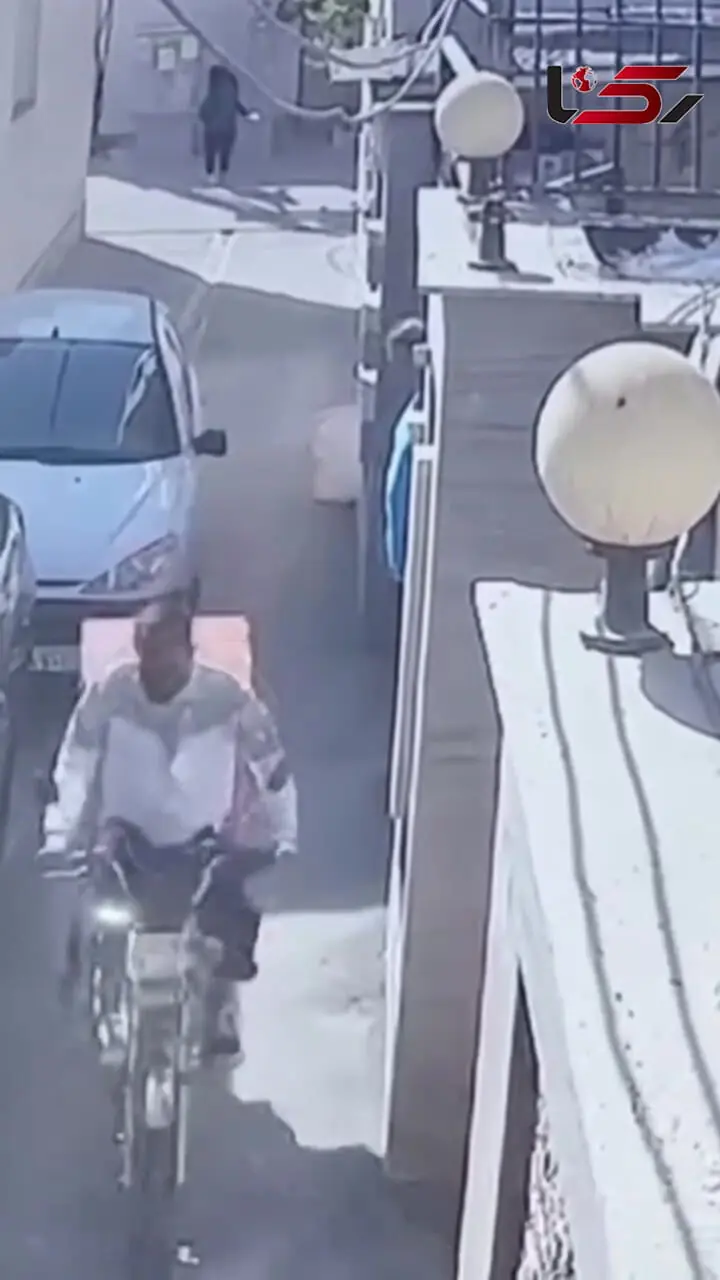 فیلم لحظه سرقت گوشواره دختر بچه 8 ساله / هشدار به خانواده ها / دختر بچه ها را با طلاجات بیرون نفرستید